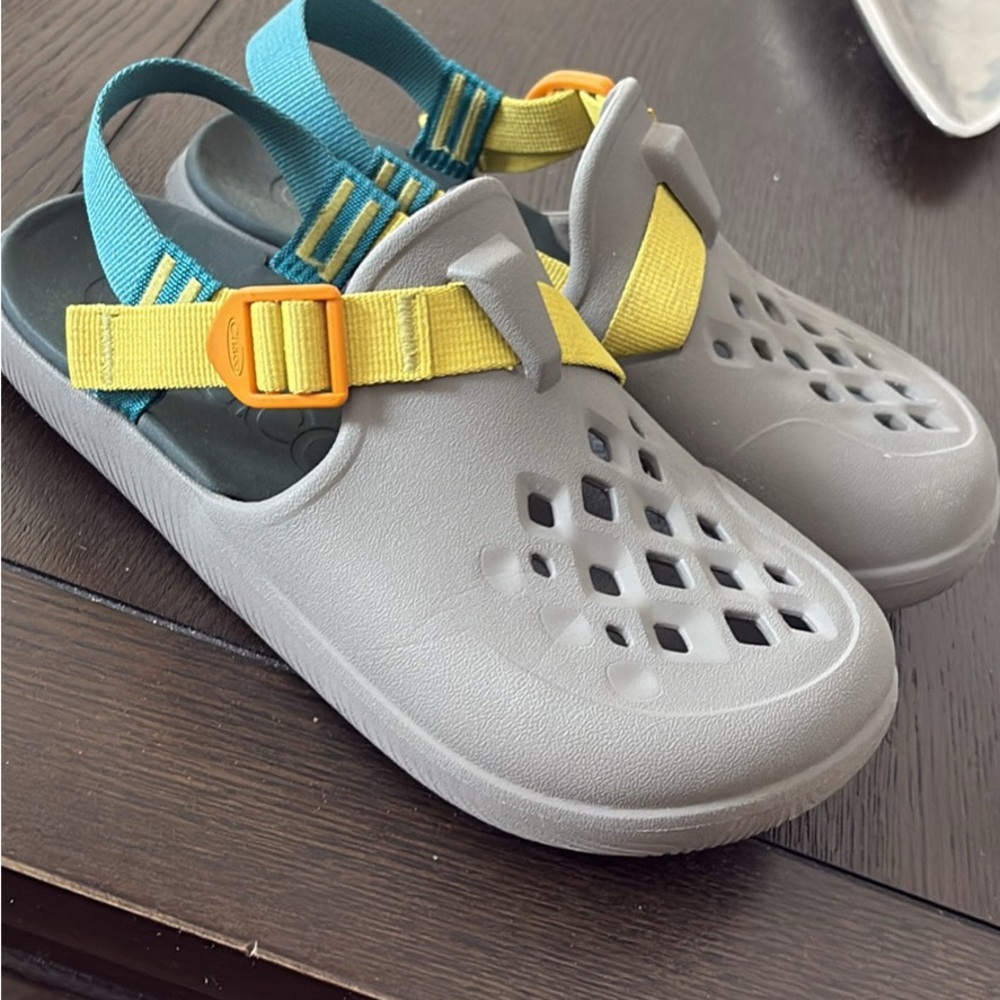 Gray Kids Sandals with Yellow and Blue Straps 4Y
